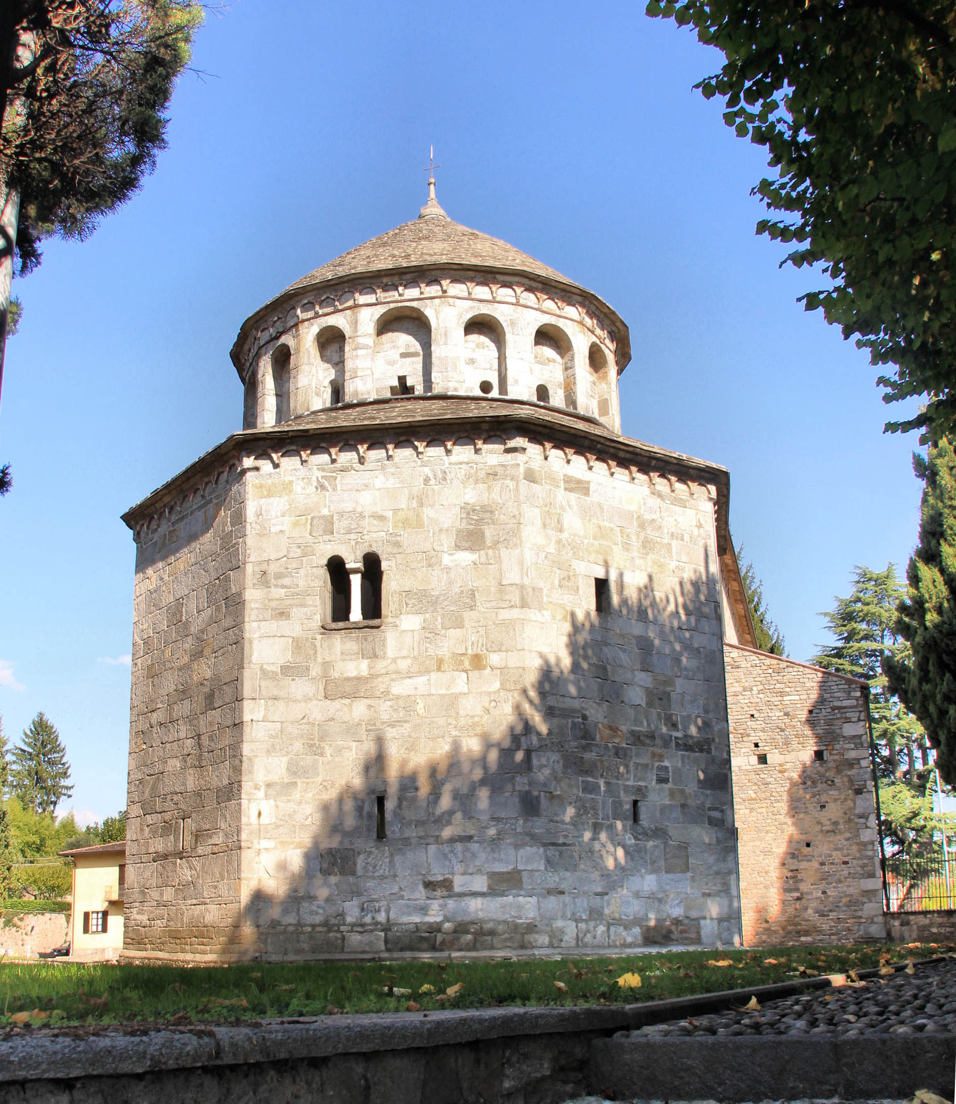 BATTISTERO SAN VITTORE